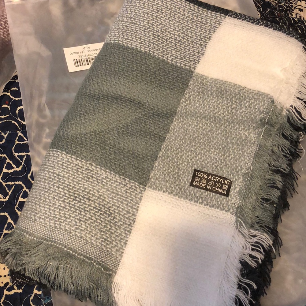 Brand new scarf